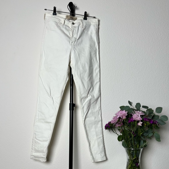 White- skinny leg, Hollister jeans - Picture 1 of 6